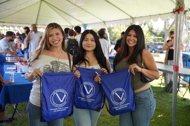 3 Girls posing with SBVC branded draw string bags